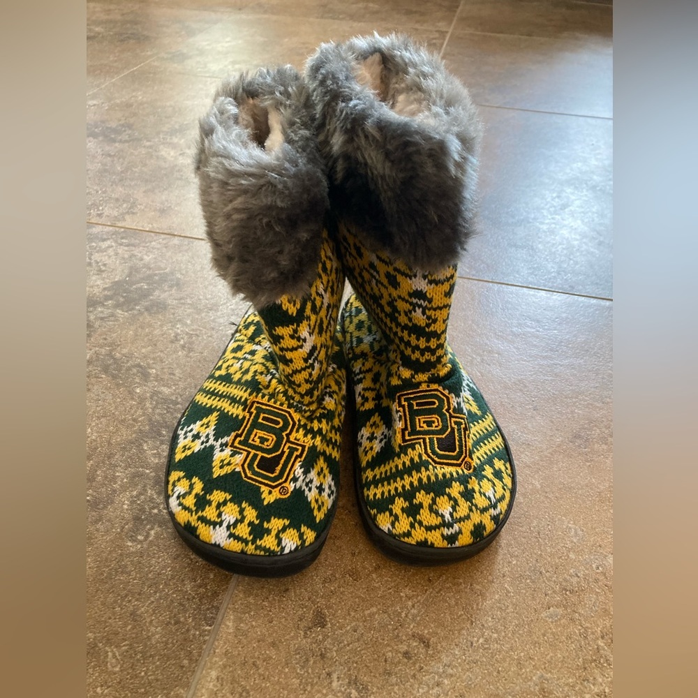 NWOT Size 5-6 Baylor University Knit Boots with Fur Lining